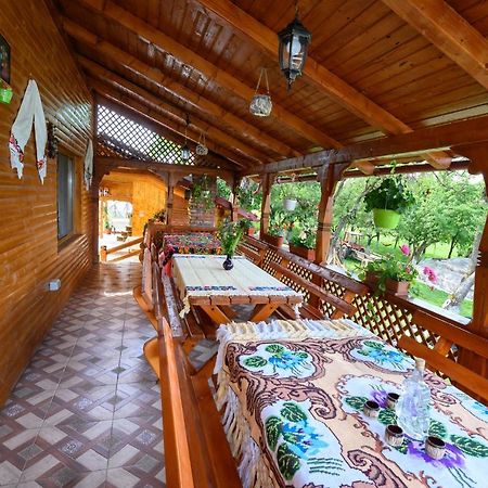 Sub Creasta Cocosului Hotel Bréb Kültér fotó
