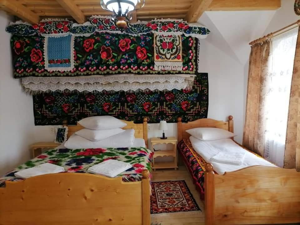 Sub Creasta Cocosului Hotel Bréb Kültér fotó