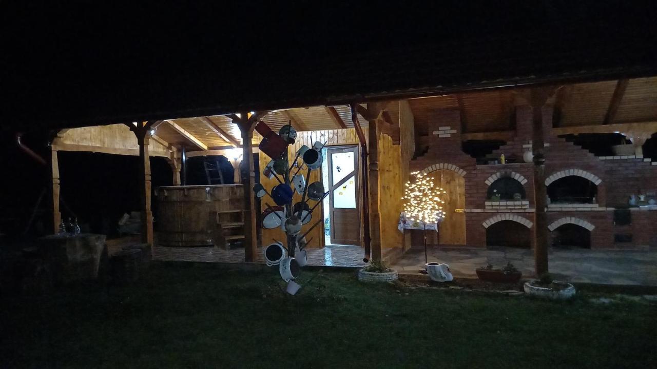 Sub Creasta Cocosului Hotel Bréb Kültér fotó