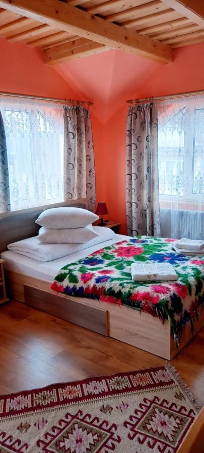 Sub Creasta Cocosului Hotel Bréb Szoba fotó