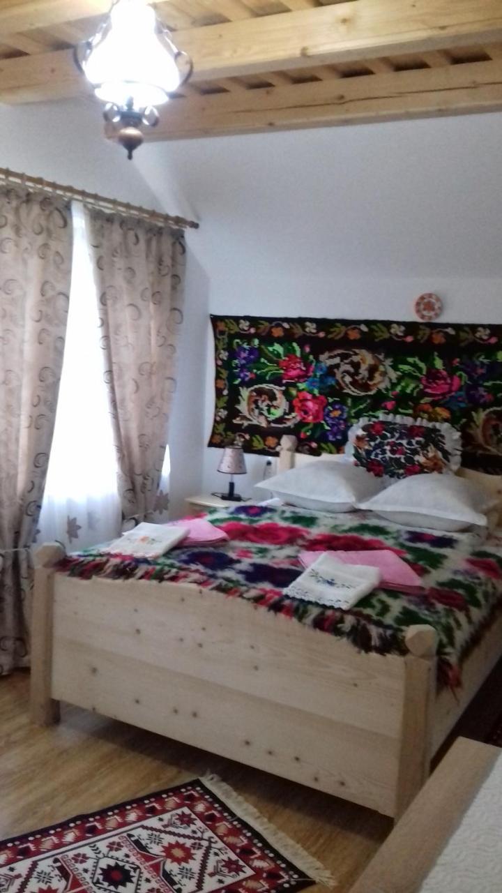 Sub Creasta Cocosului Hotel Bréb Kültér fotó