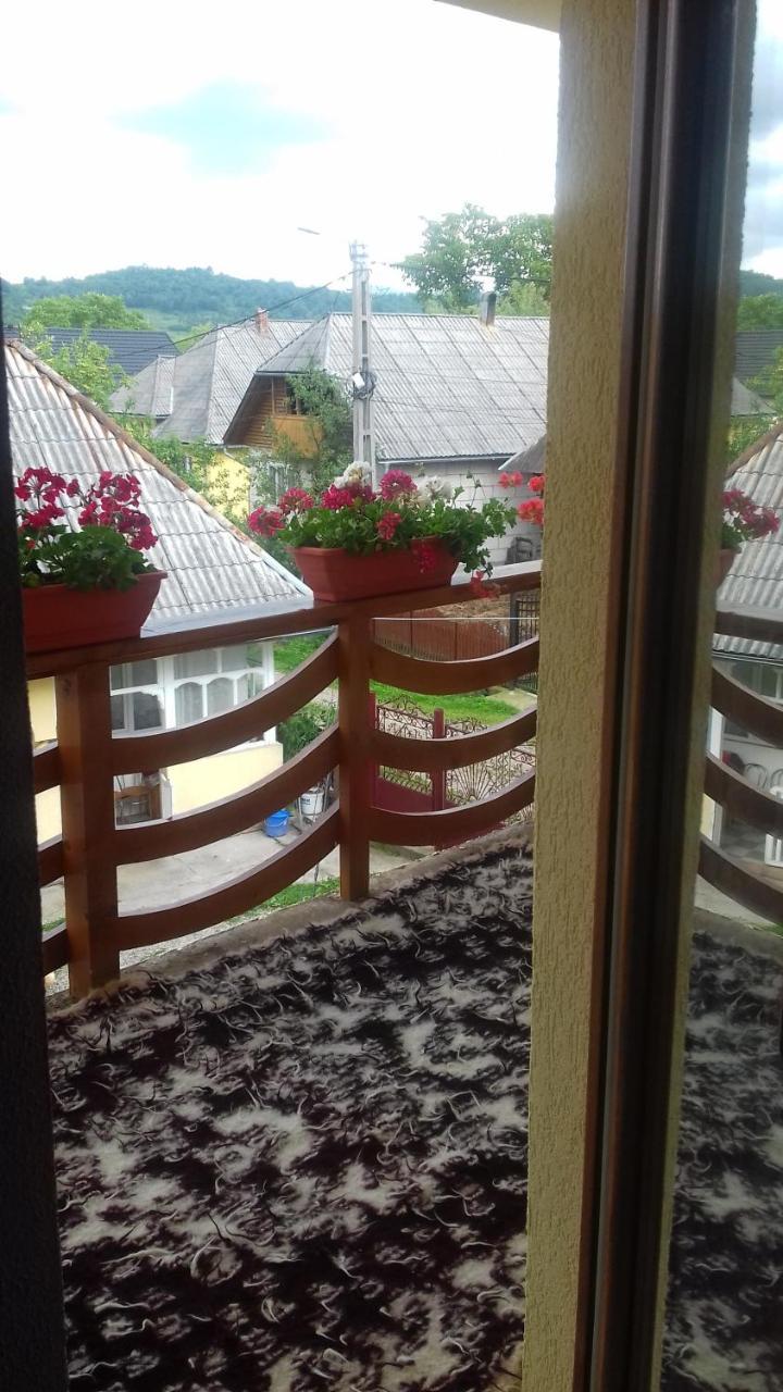 Sub Creasta Cocosului Hotel Bréb Kültér fotó