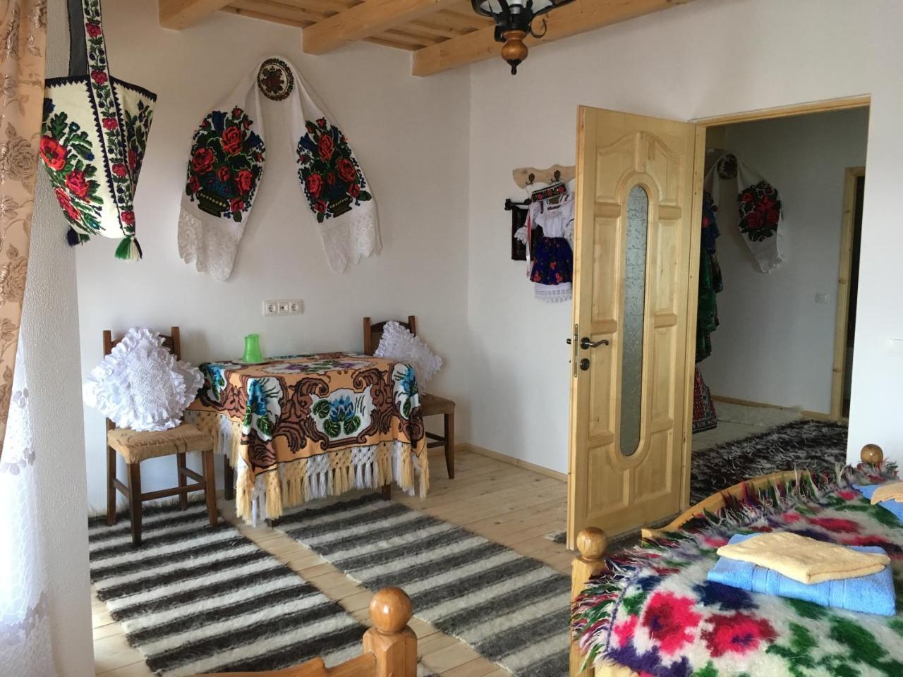 Sub Creasta Cocosului Hotel Bréb Kültér fotó