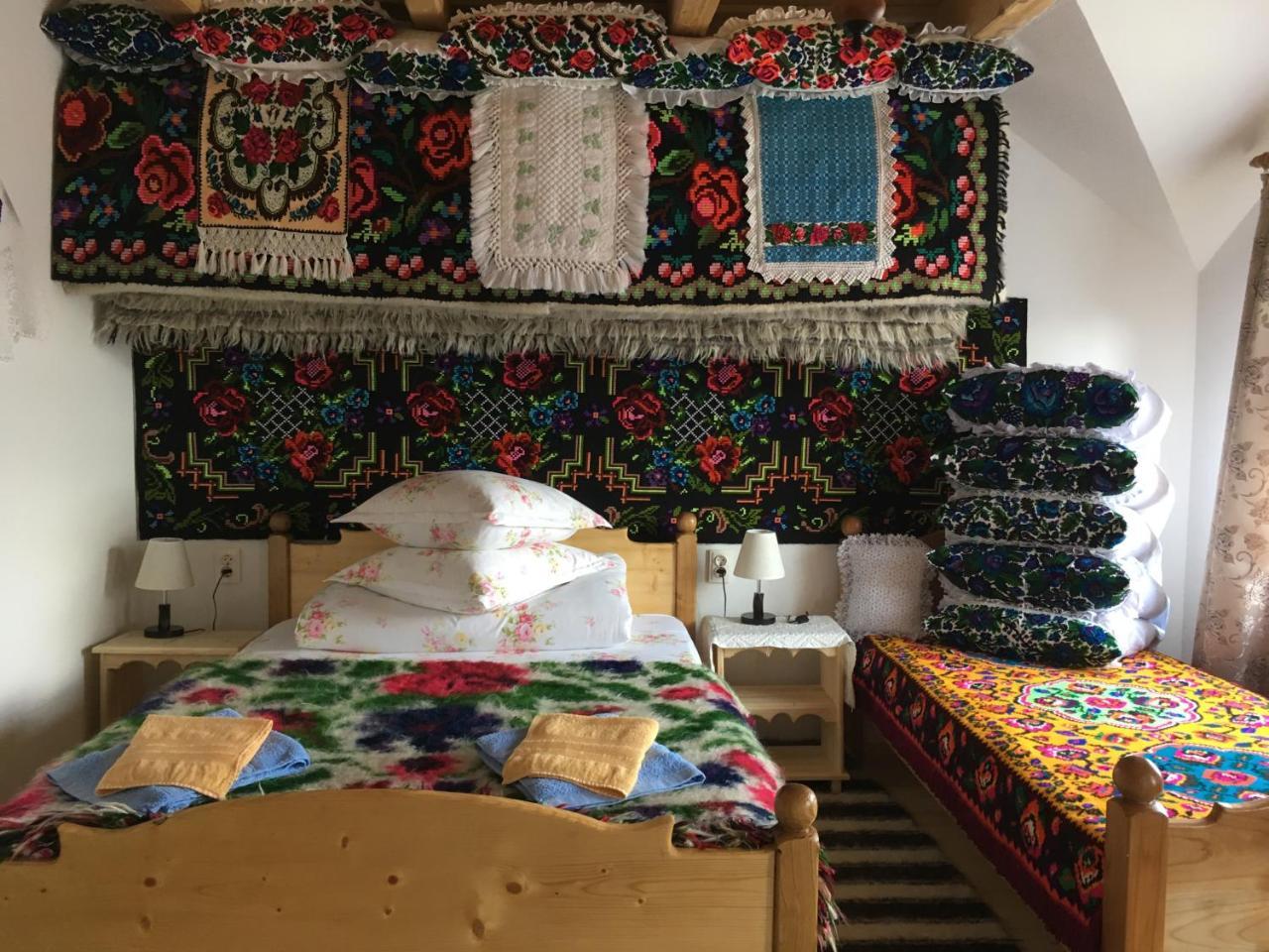 Sub Creasta Cocosului Hotel Bréb Kültér fotó