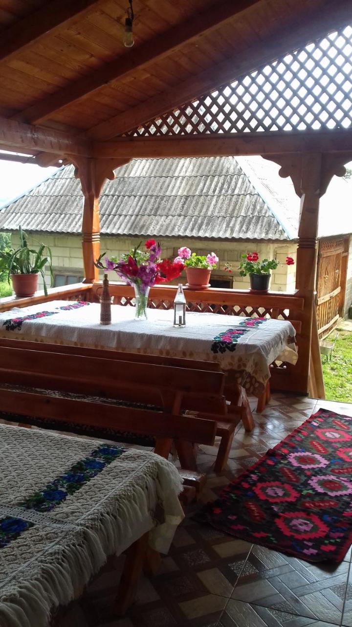 Sub Creasta Cocosului Hotel Bréb Kültér fotó