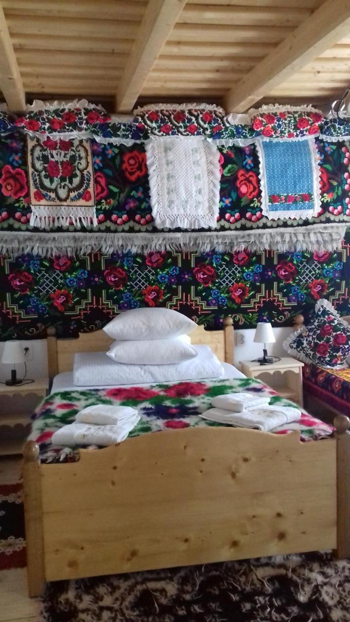 Sub Creasta Cocosului Hotel Bréb Kültér fotó